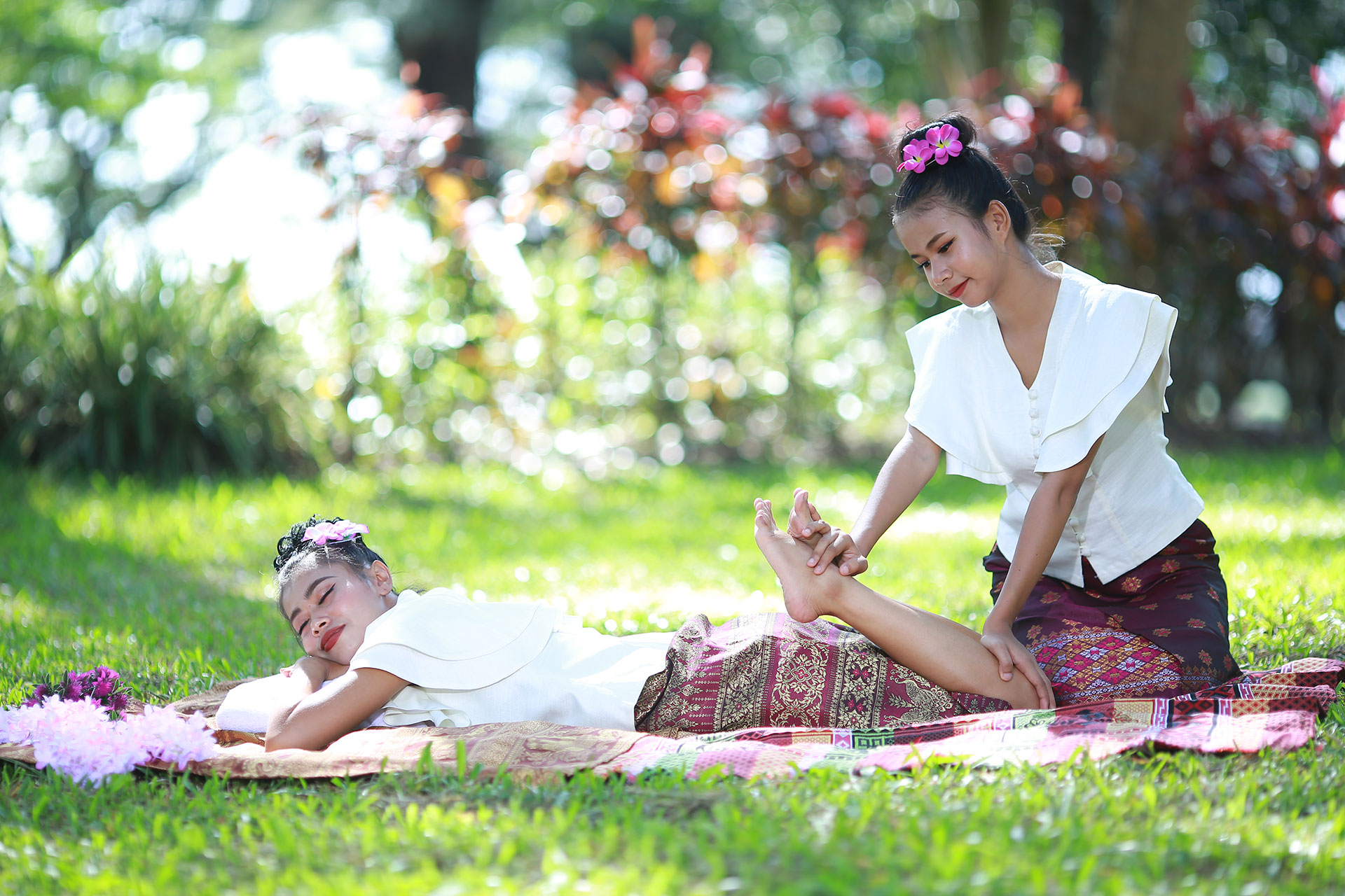 Relaxing massage with Schada Thaimassage with Foot, Neck and Head program